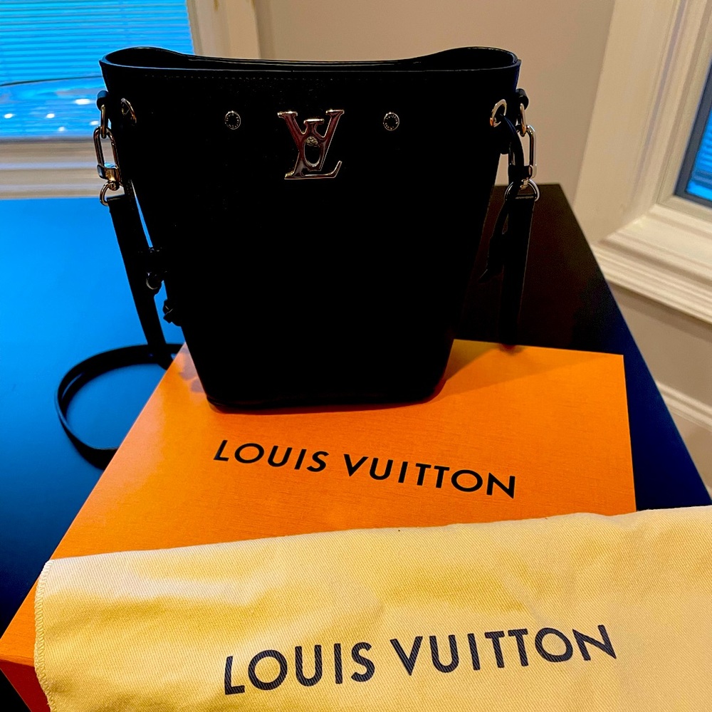 Louis Vuitton Mini Bucket Bag  100% authentic